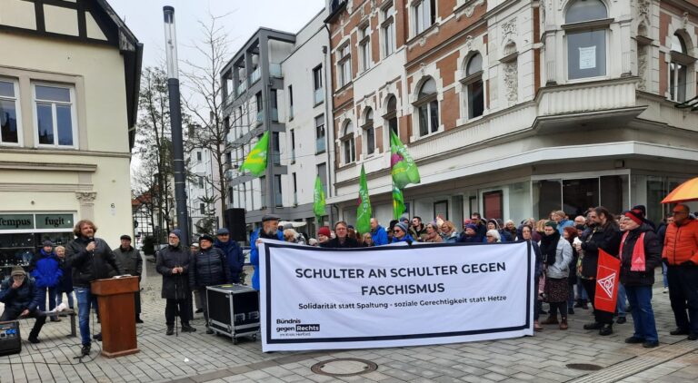 Kundgebung gegen Rechtsextremismus auf dem Neuen Markt