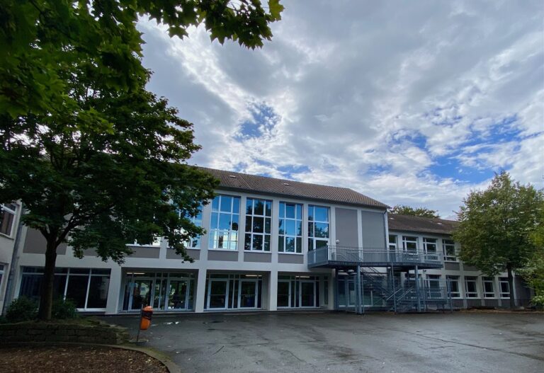 Grüne fordern Klarheit zu Neubauplänen der Geschwister-Scholl-Realschule